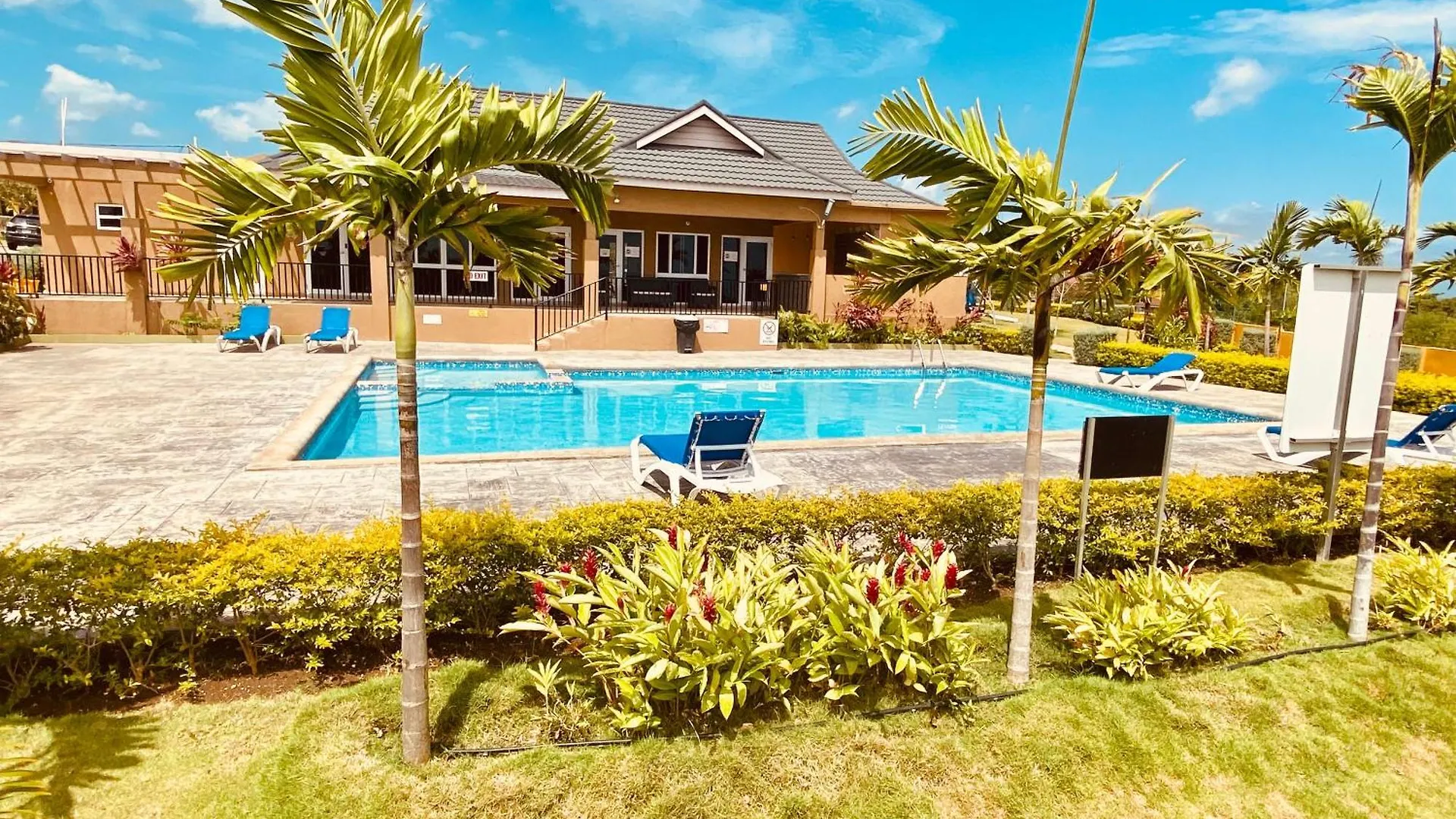 Villa Jhadano 3Br Pool & Gym Shuttle Gated Florence Hall Jamaica
