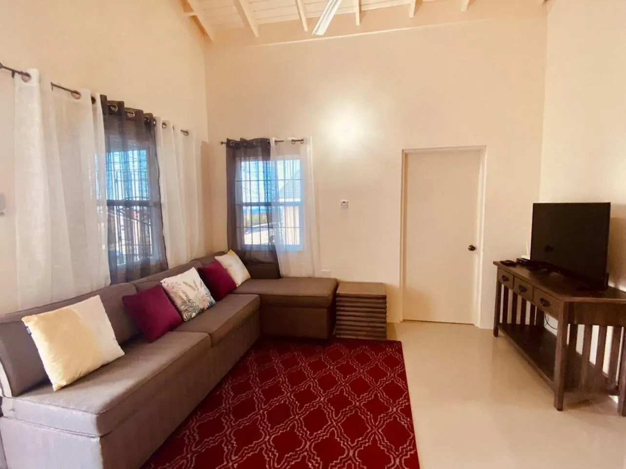Villa Jhadano 3Br Pool & Gym Shuttle Gated Florence Hall
